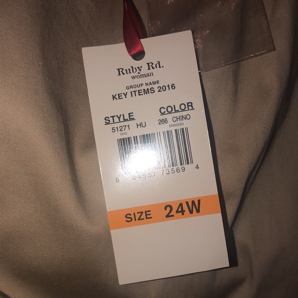 Ruby Rd. Plus Size Flat Front Bermuda Shorts - Picture 7 of 7